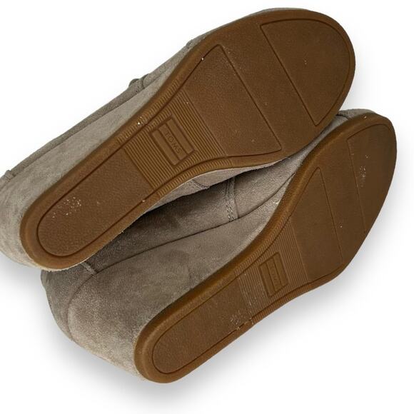 Toms Tan Beige Suede Lace Up Bootie Wedge Heels Round toe Size 7.5 Laced Beige - Picture 9 of 9